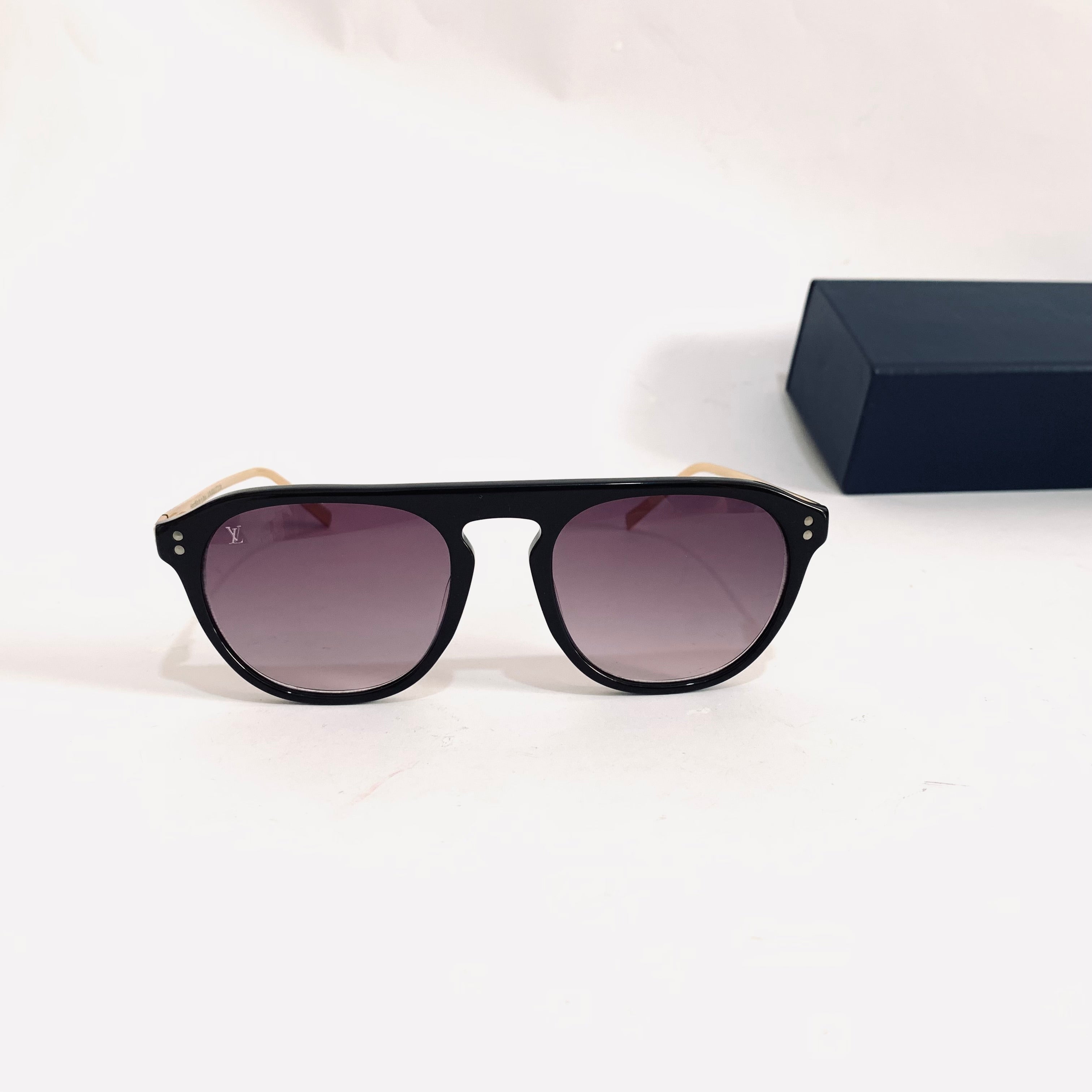 Louis Vuitton Z1282E
