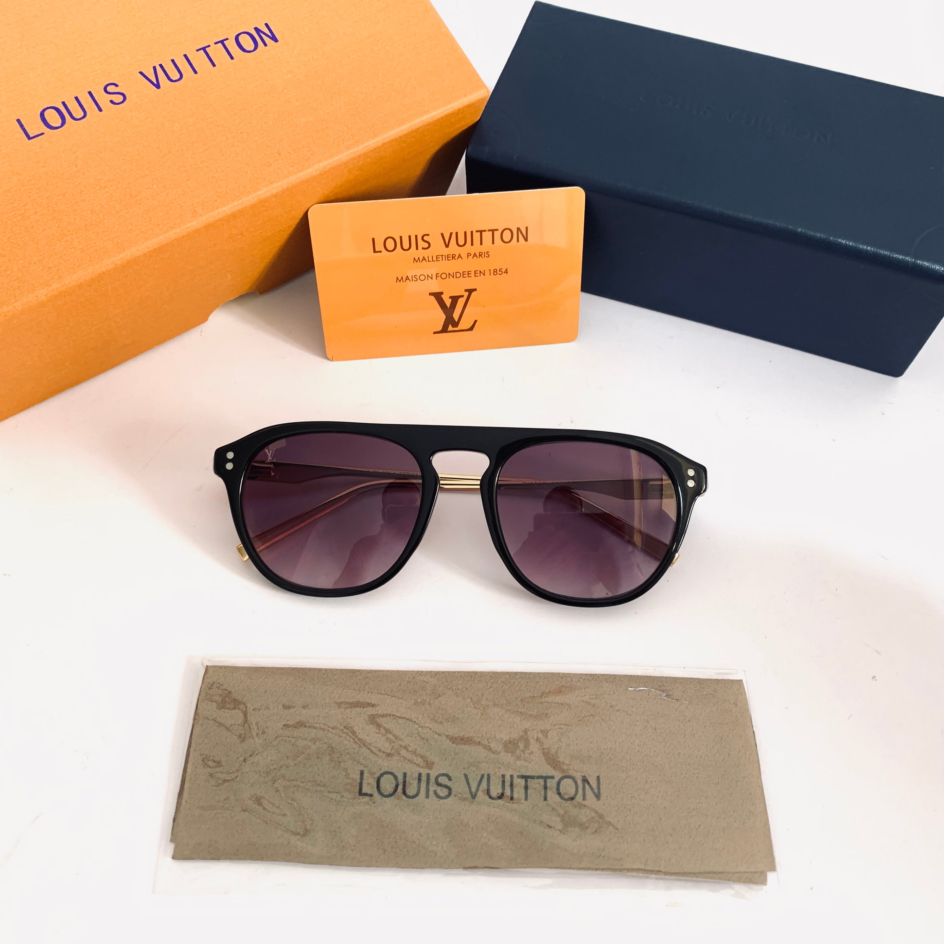 Louis Vuitton Z1282E