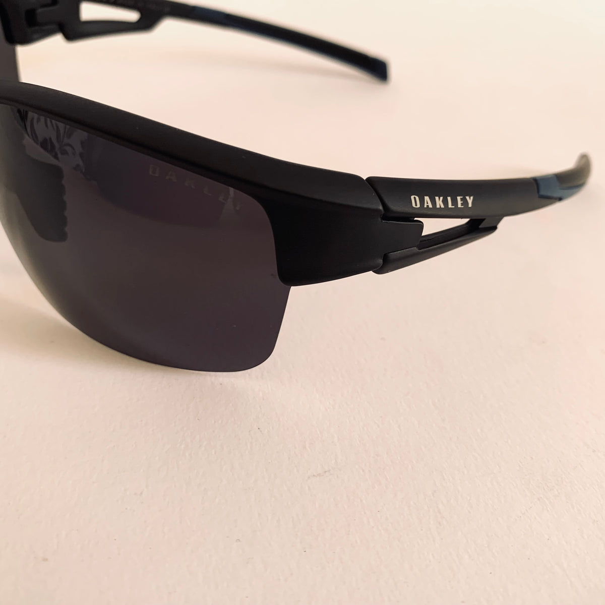 Oakley OX3004 Sport