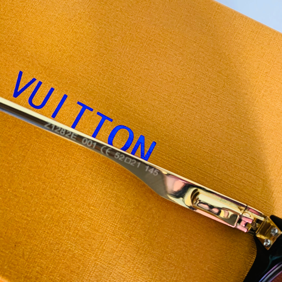 Louis Vuitton Z1282E