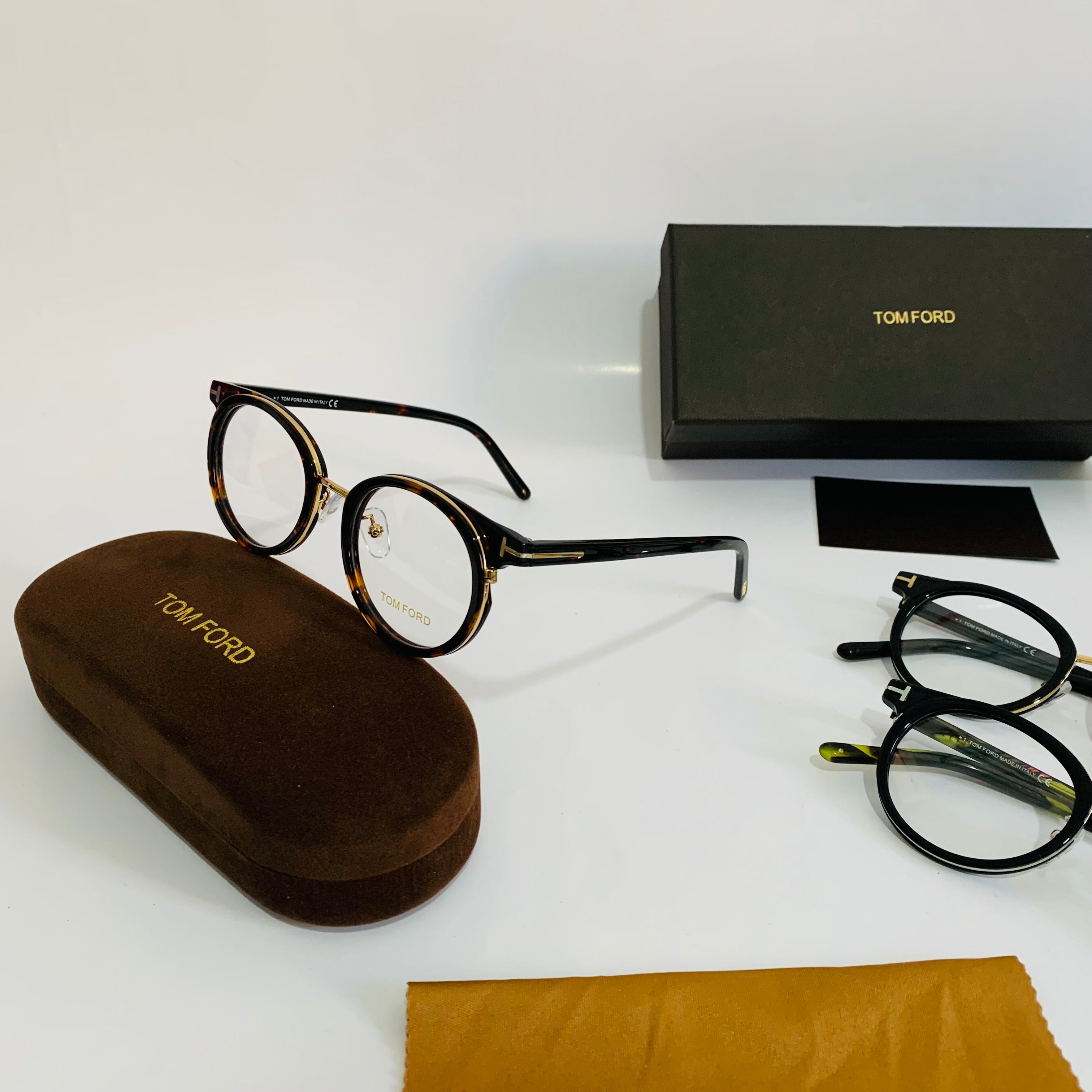 TOM FORD TF5784