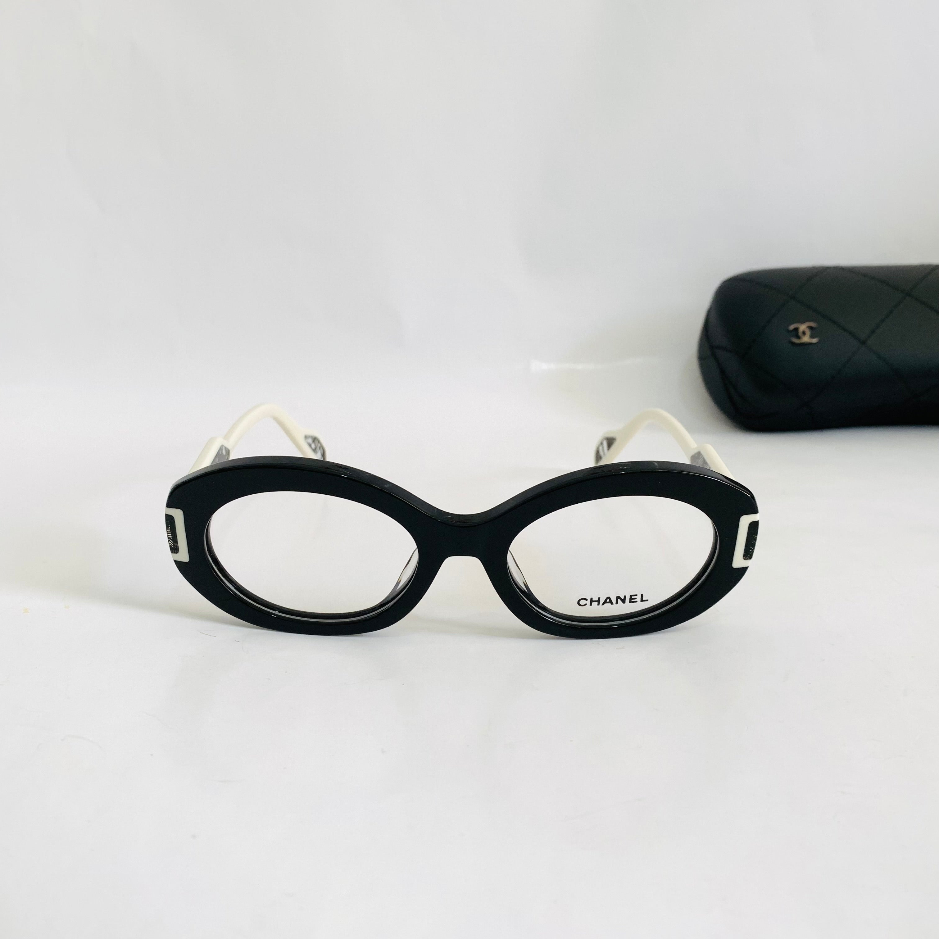 Chanel Ovale fm opt