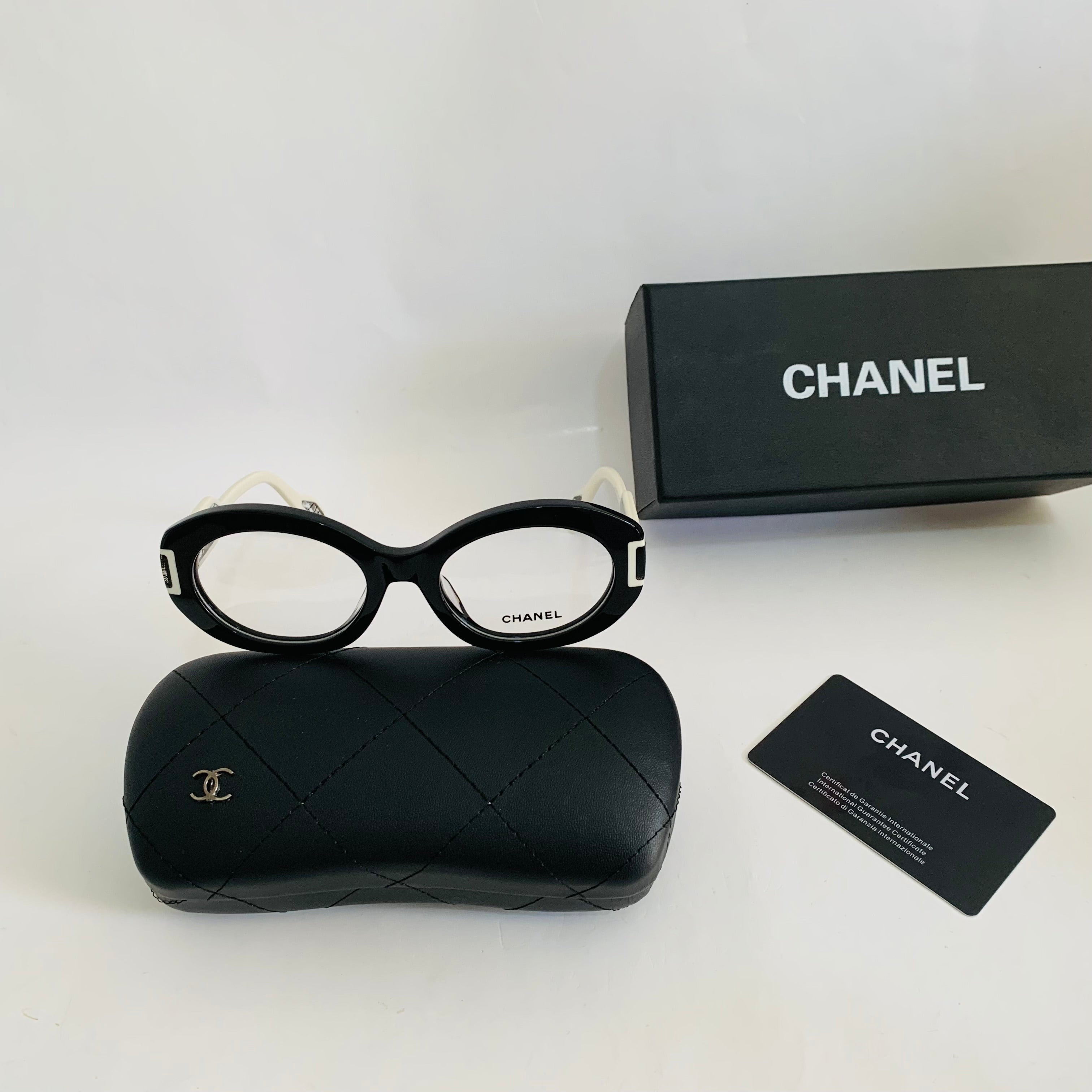 Chanel Ovale fm opt