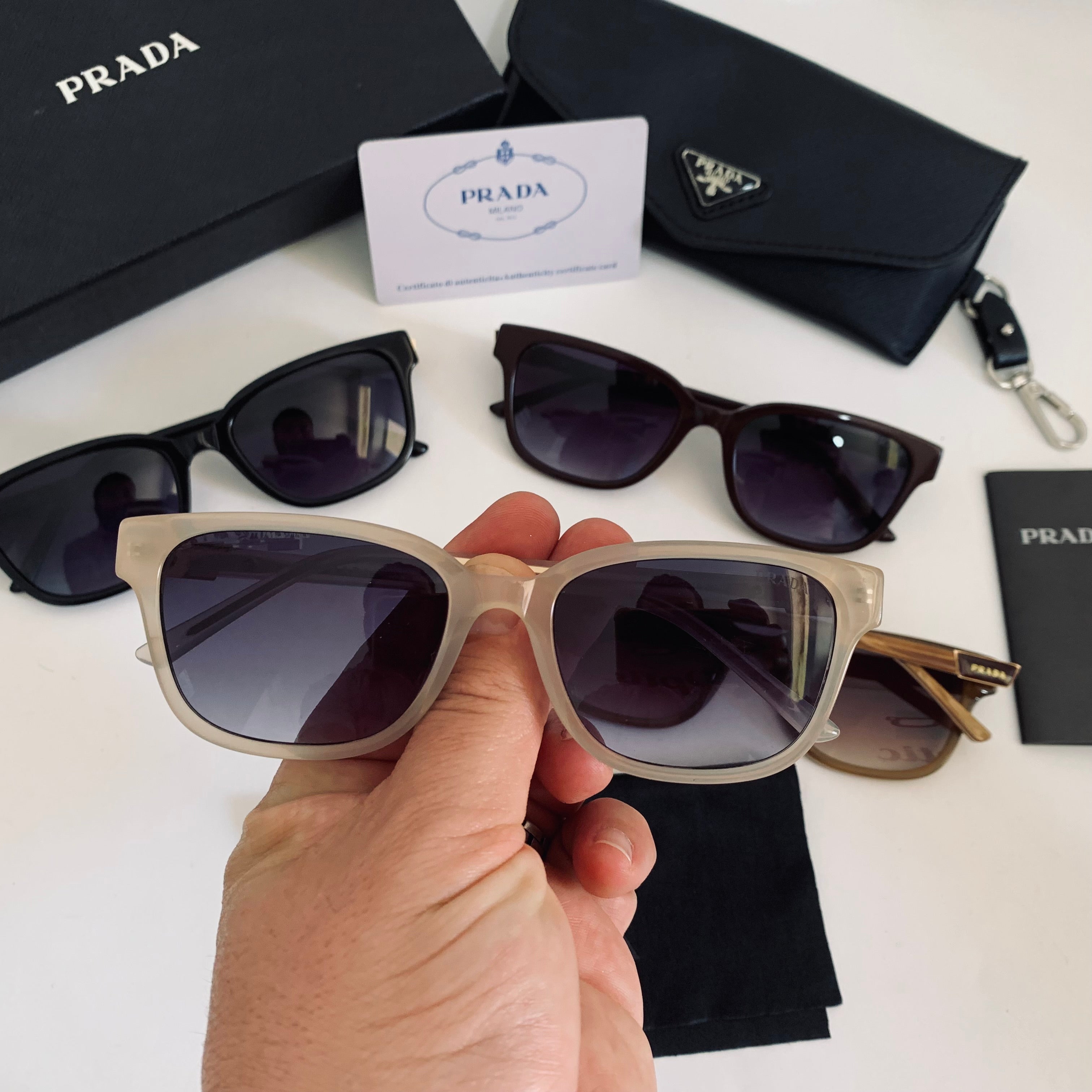 Prada PR06YV S