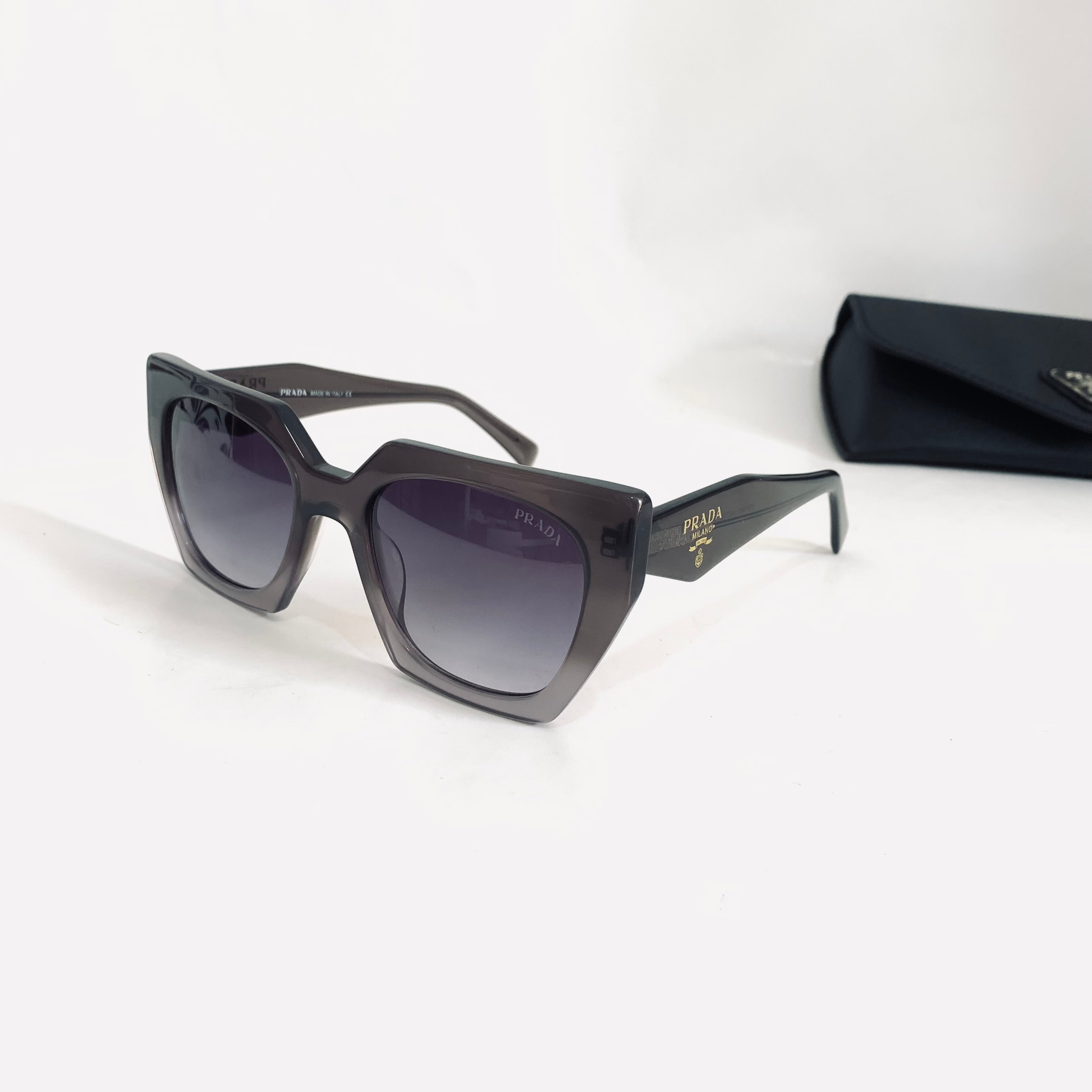 Prada PR15WS fm