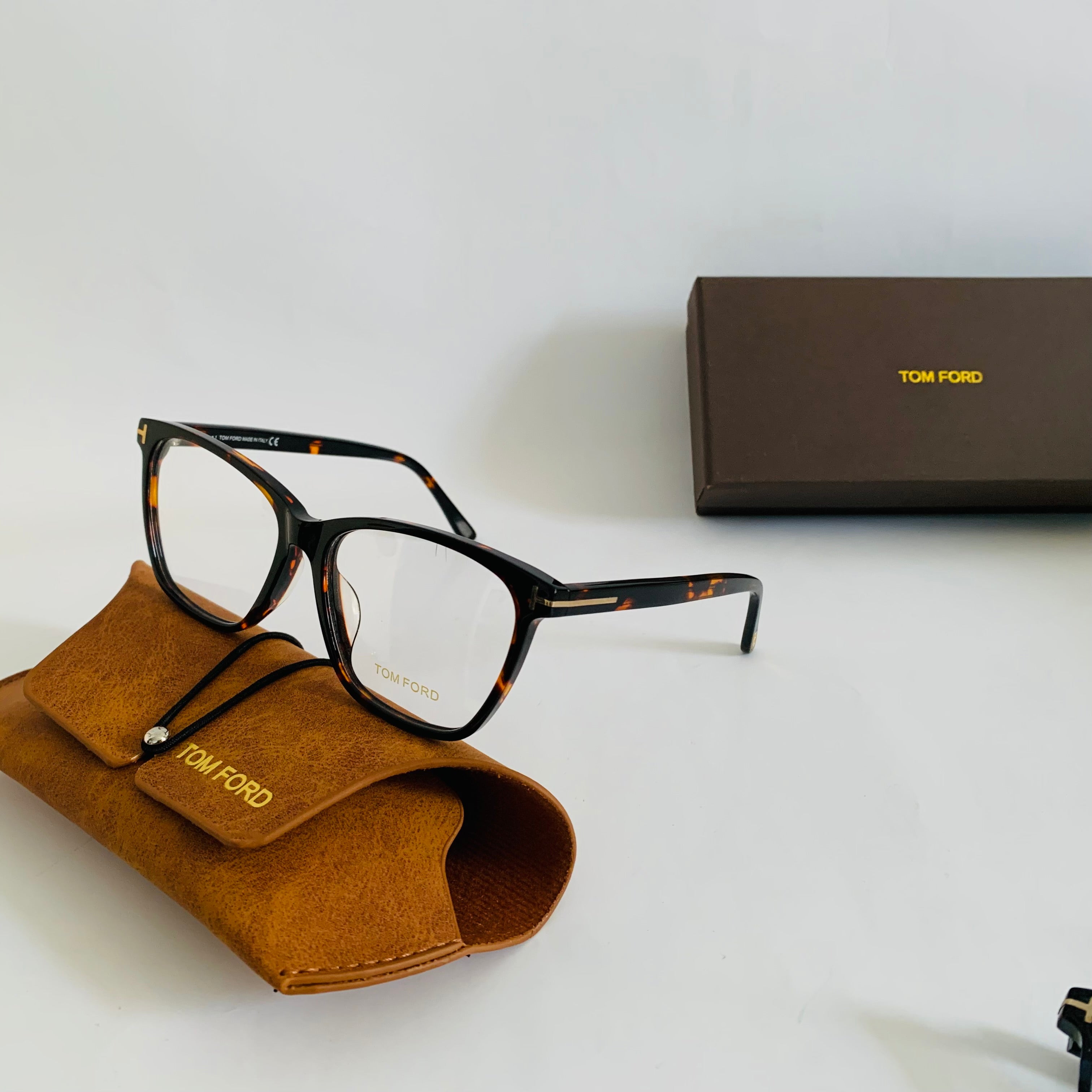 Tom Ford TF5762 fm