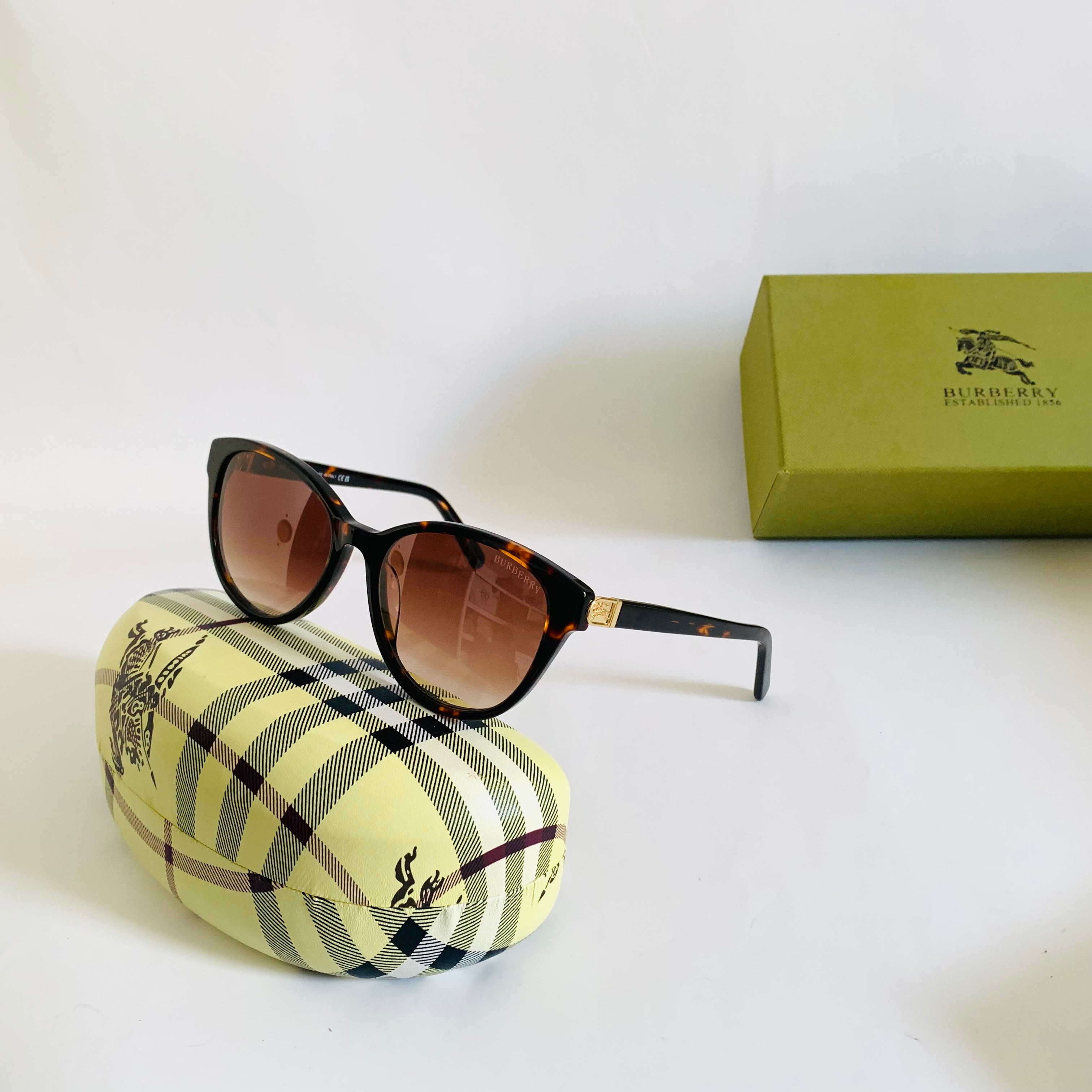 Burberry BE2468 S fm