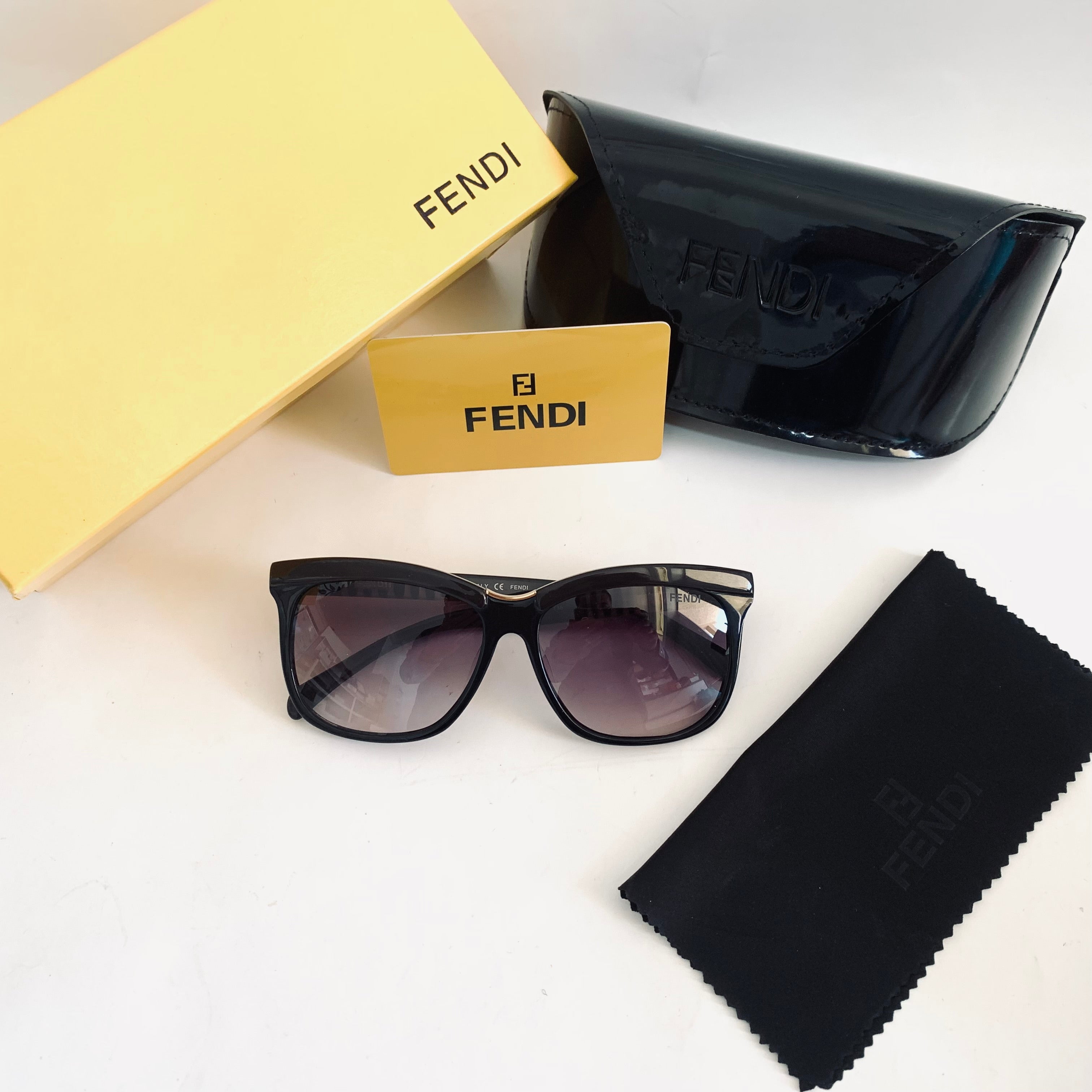 Fendi FS5281 S fm