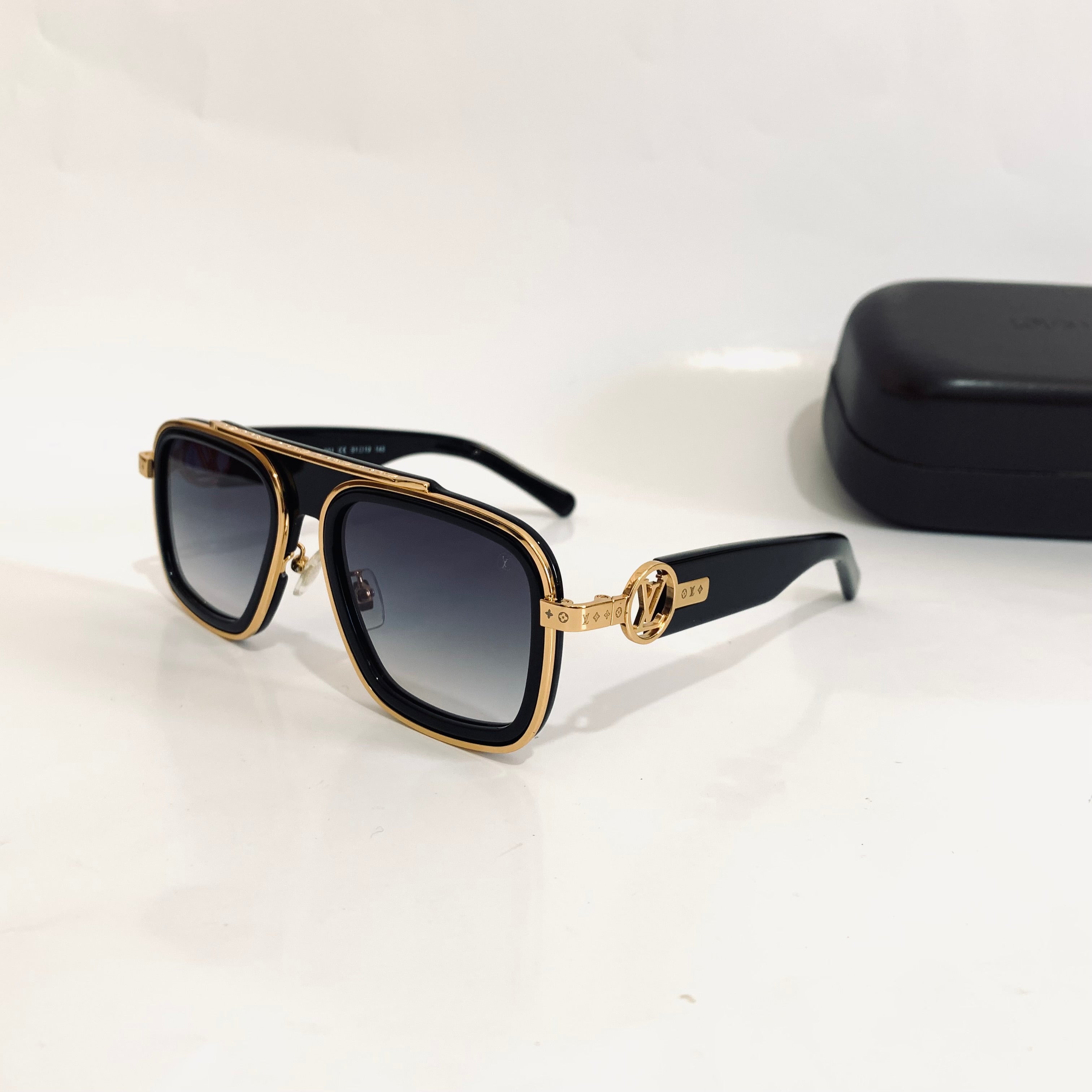 Louis Vuitton Z8582E S