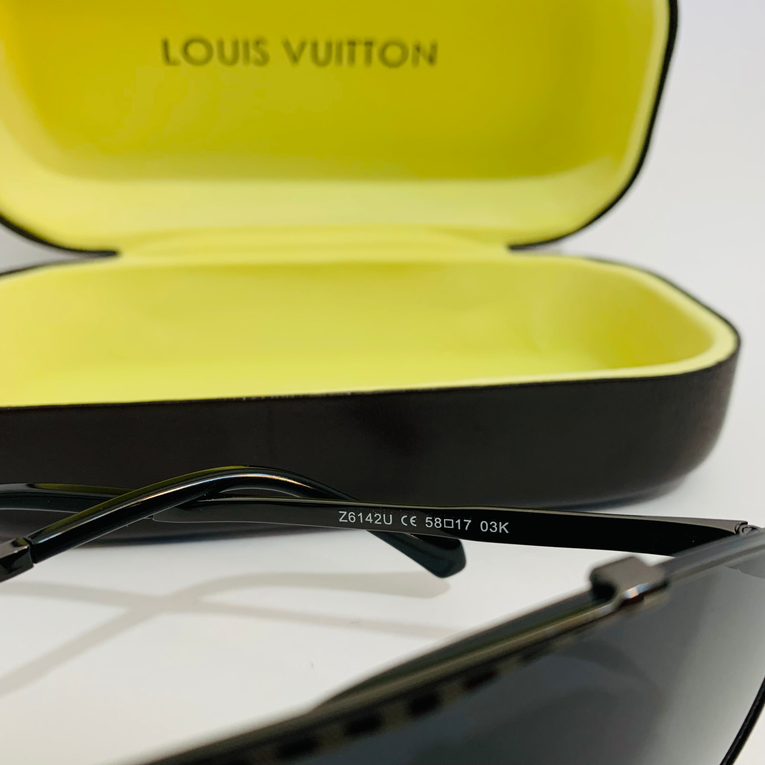 Liuis Vuitton Z6142U S