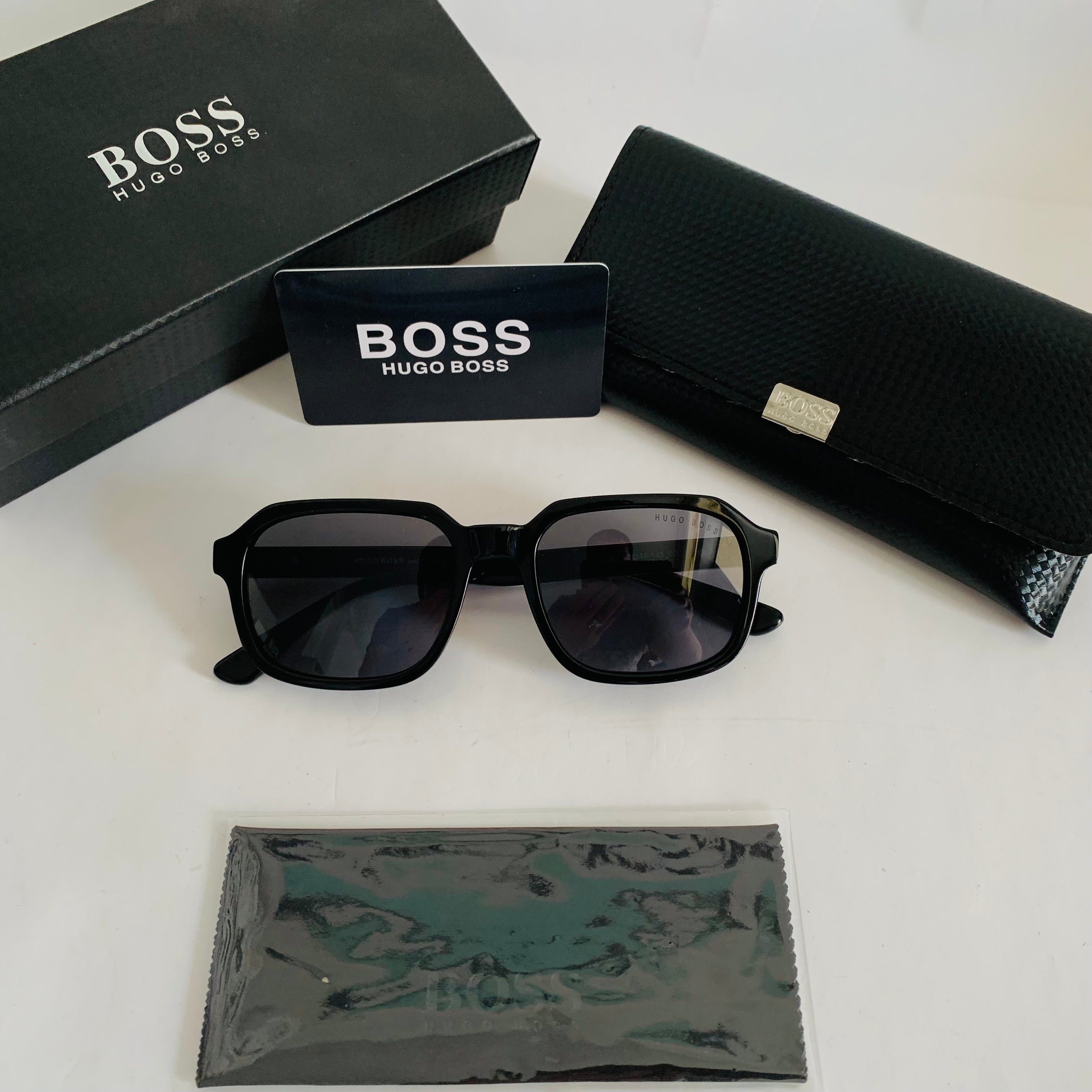 Hugo Boss 4223 S