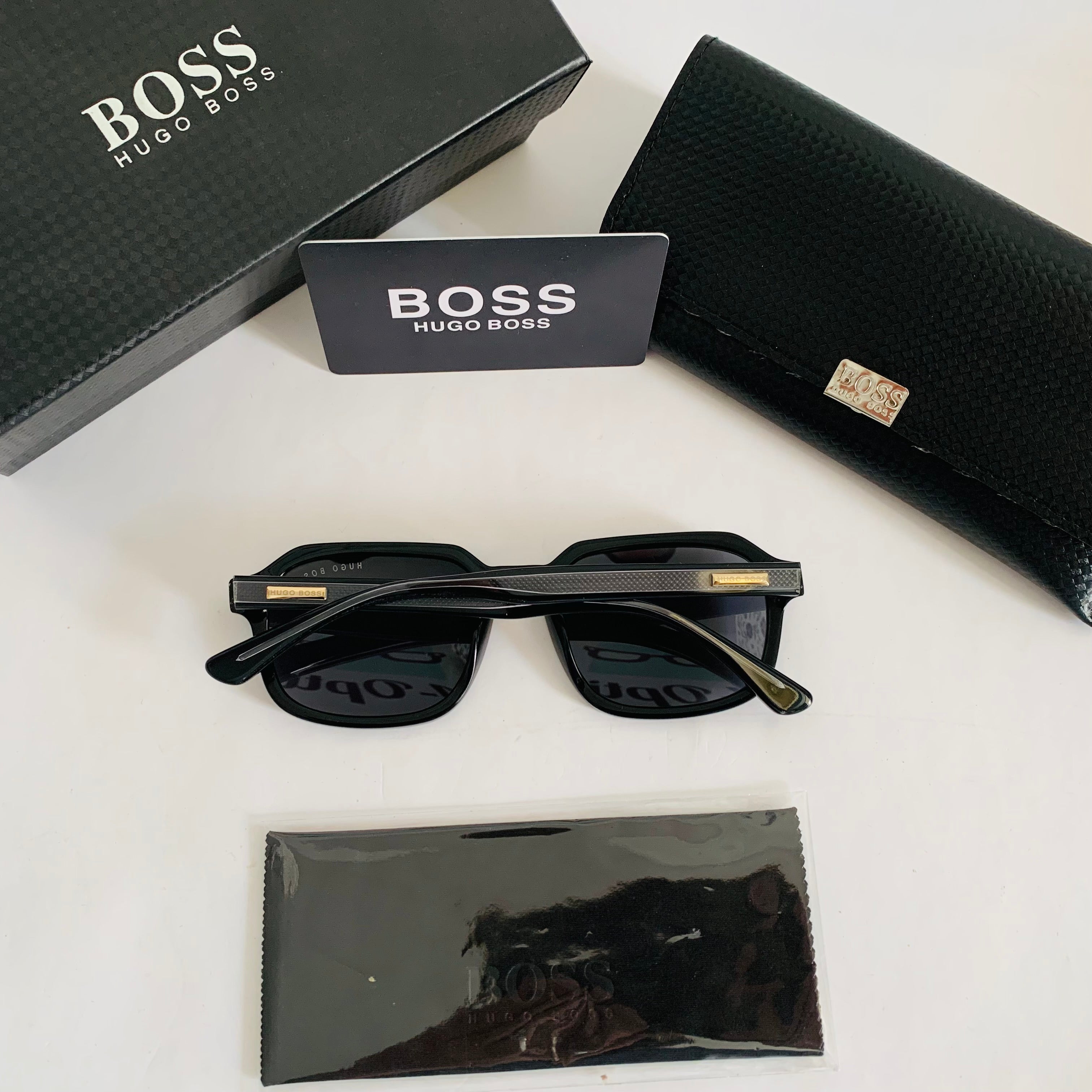 Hugo Boss 4223 S