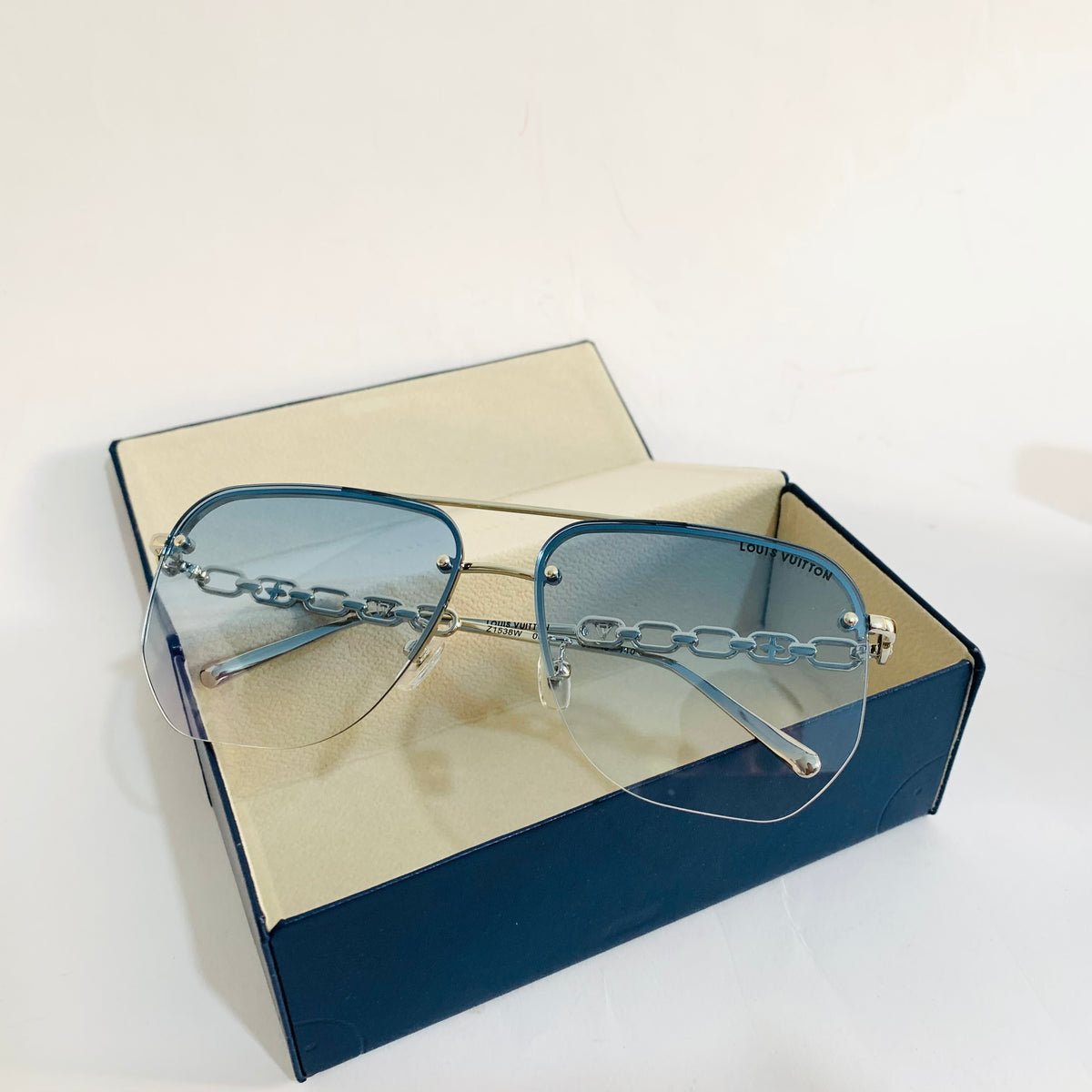 Louis Vuitton Z1538W S