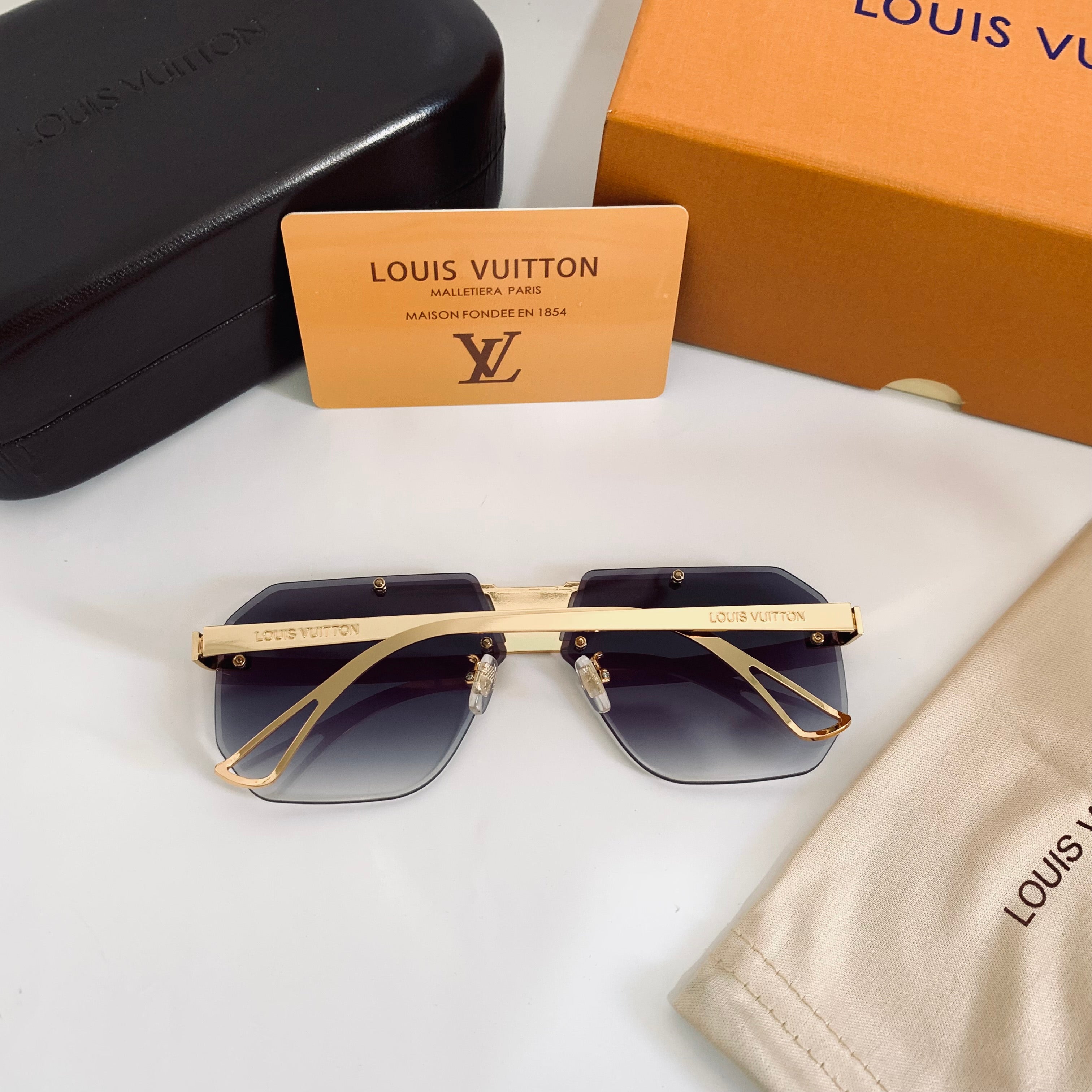 Louis Vuitton Z2038U S