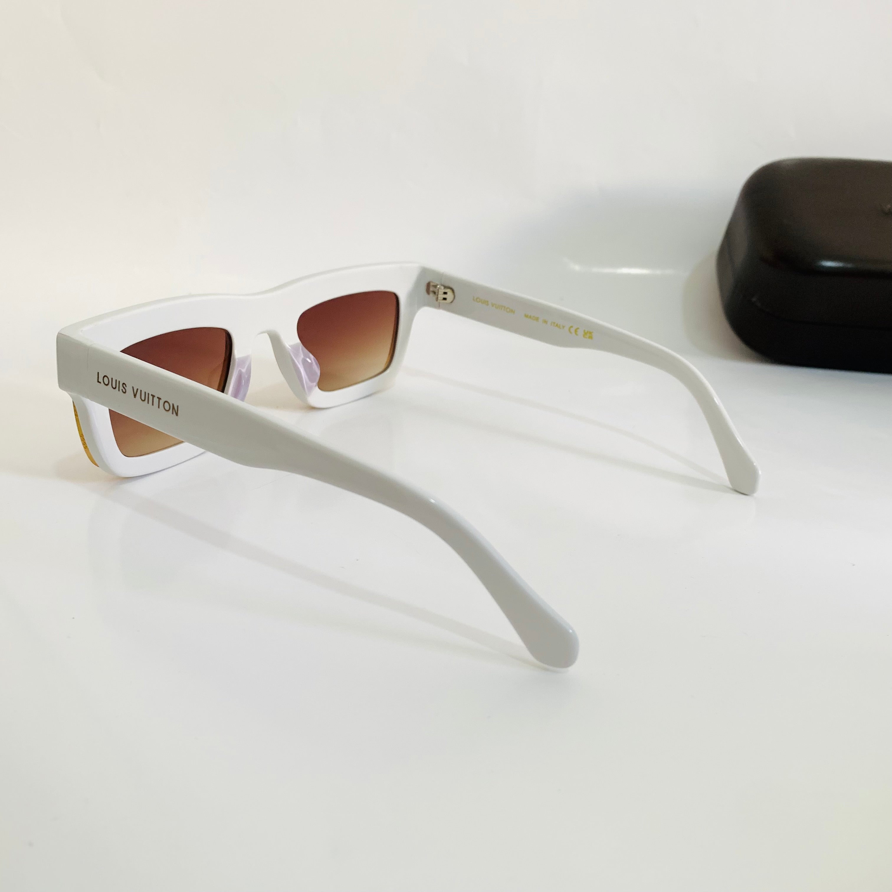 Louis Vuitton Z2442U S