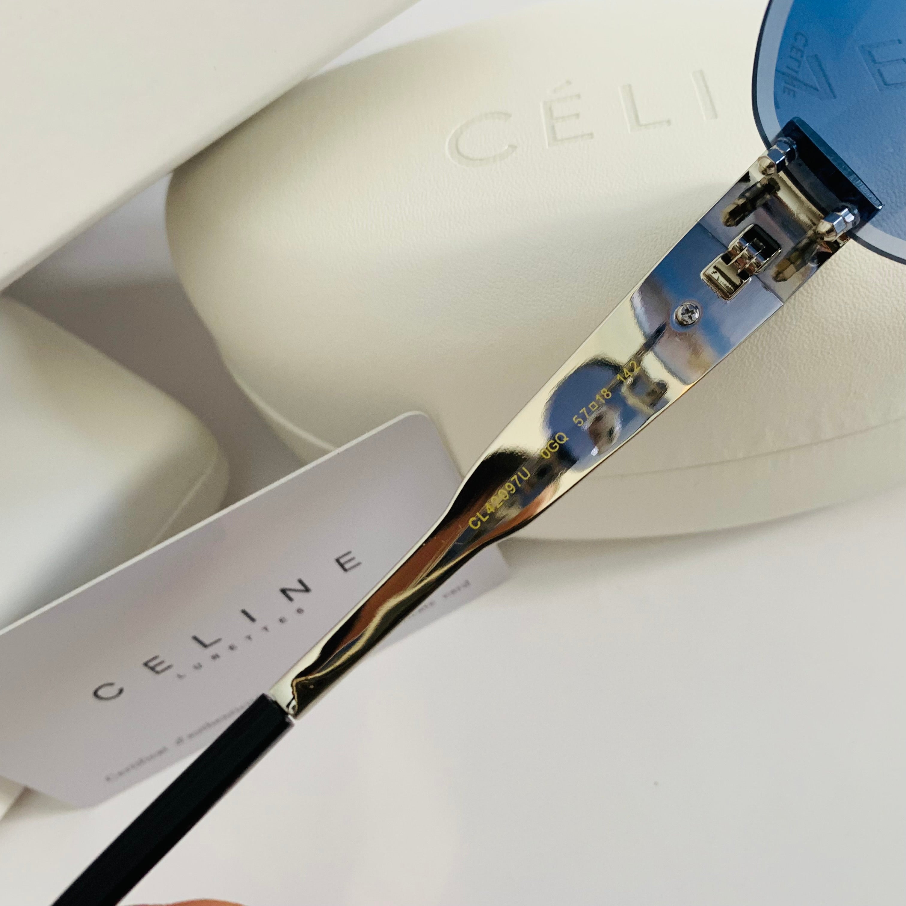 Céline CL42097U