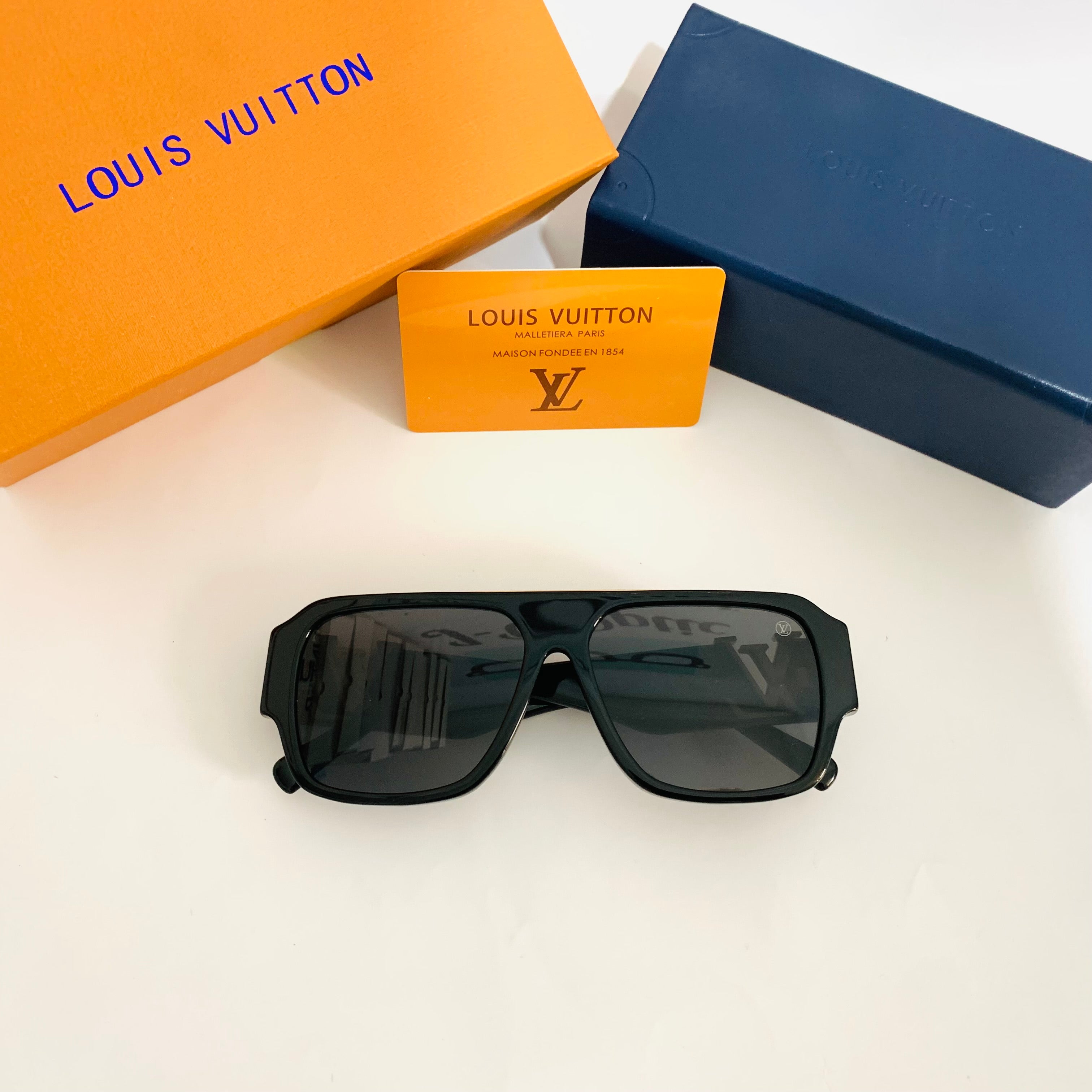Lo-uis Vui-tton Z2686E S