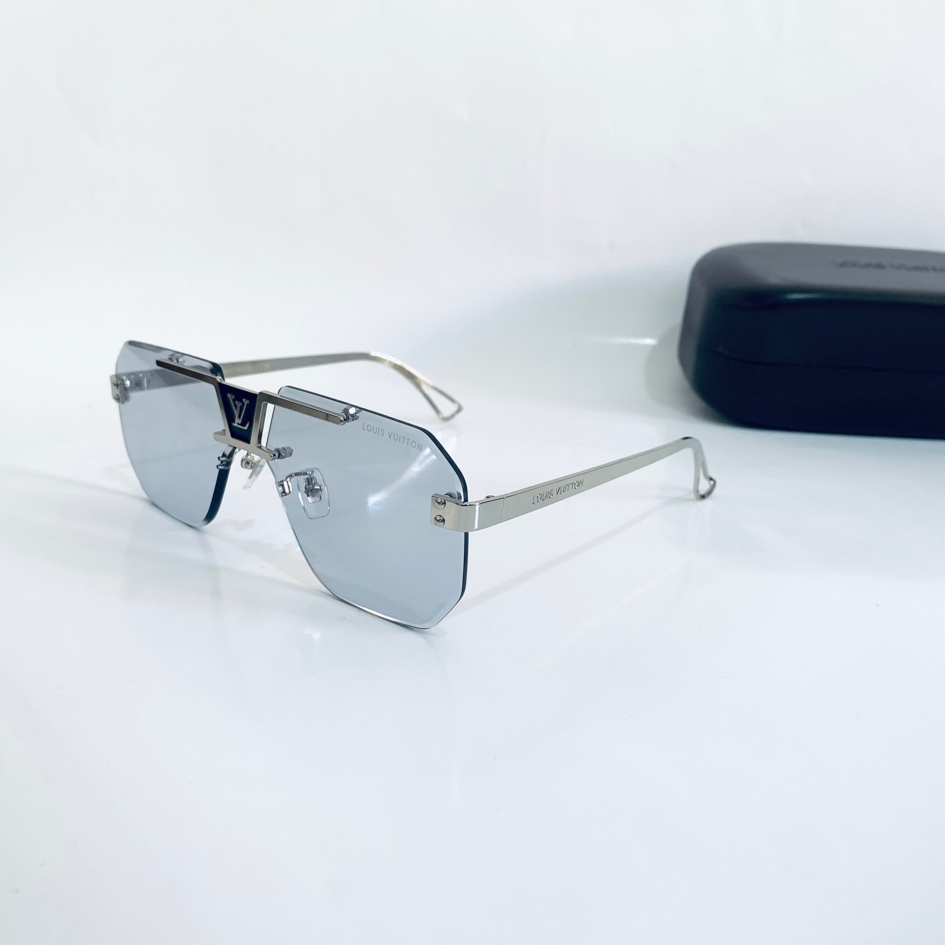 Louis Vuitton Z2038U S